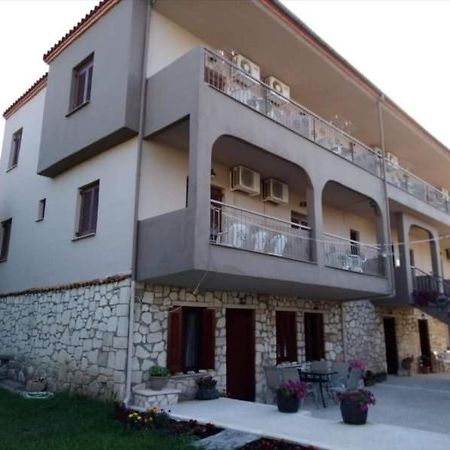 Christopher Apartments Afytos Bagian luar foto