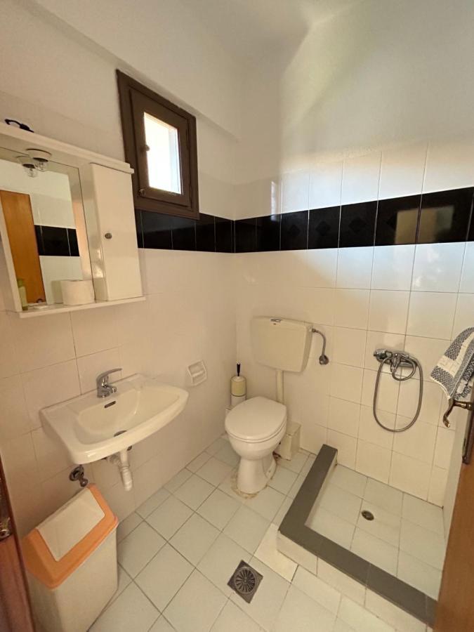 Christopher Apartments Afytos Bagian luar foto