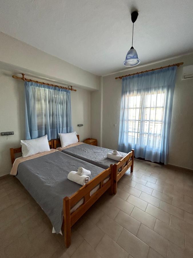 Christopher Apartments Afytos Bagian luar foto