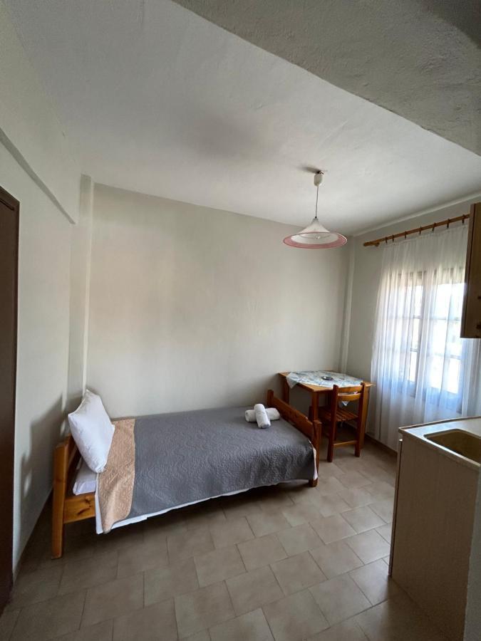 Christopher Apartments Afytos Bagian luar foto