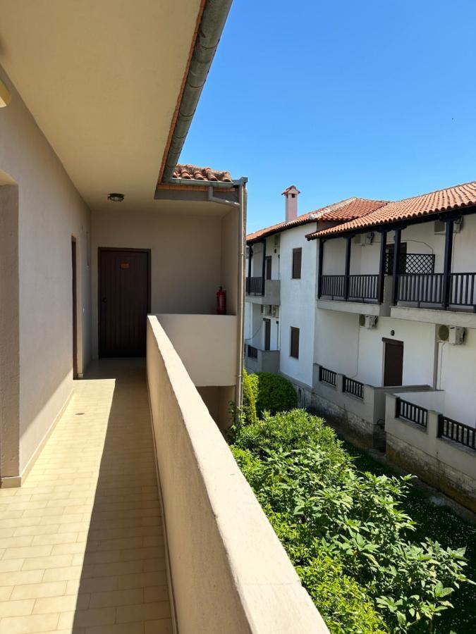 Christopher Apartments Afytos Bagian luar foto