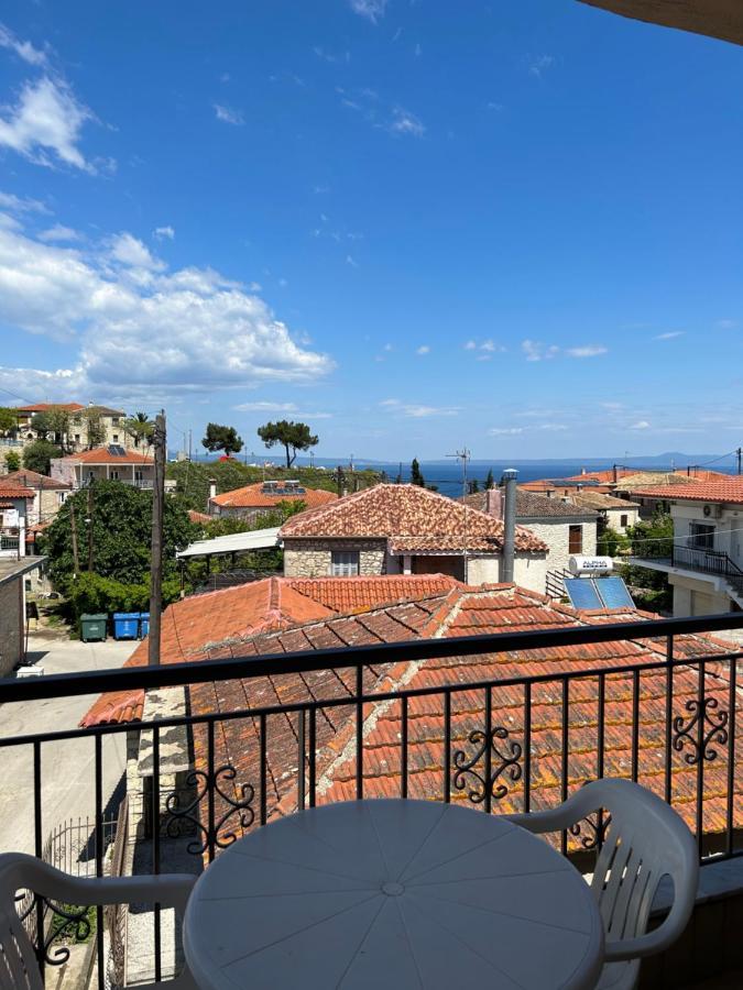 Christopher Apartments Afytos Bagian luar foto