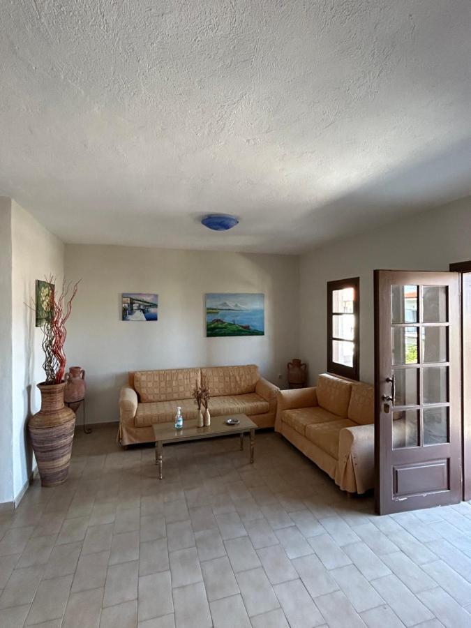Christopher Apartments Afytos Bagian luar foto